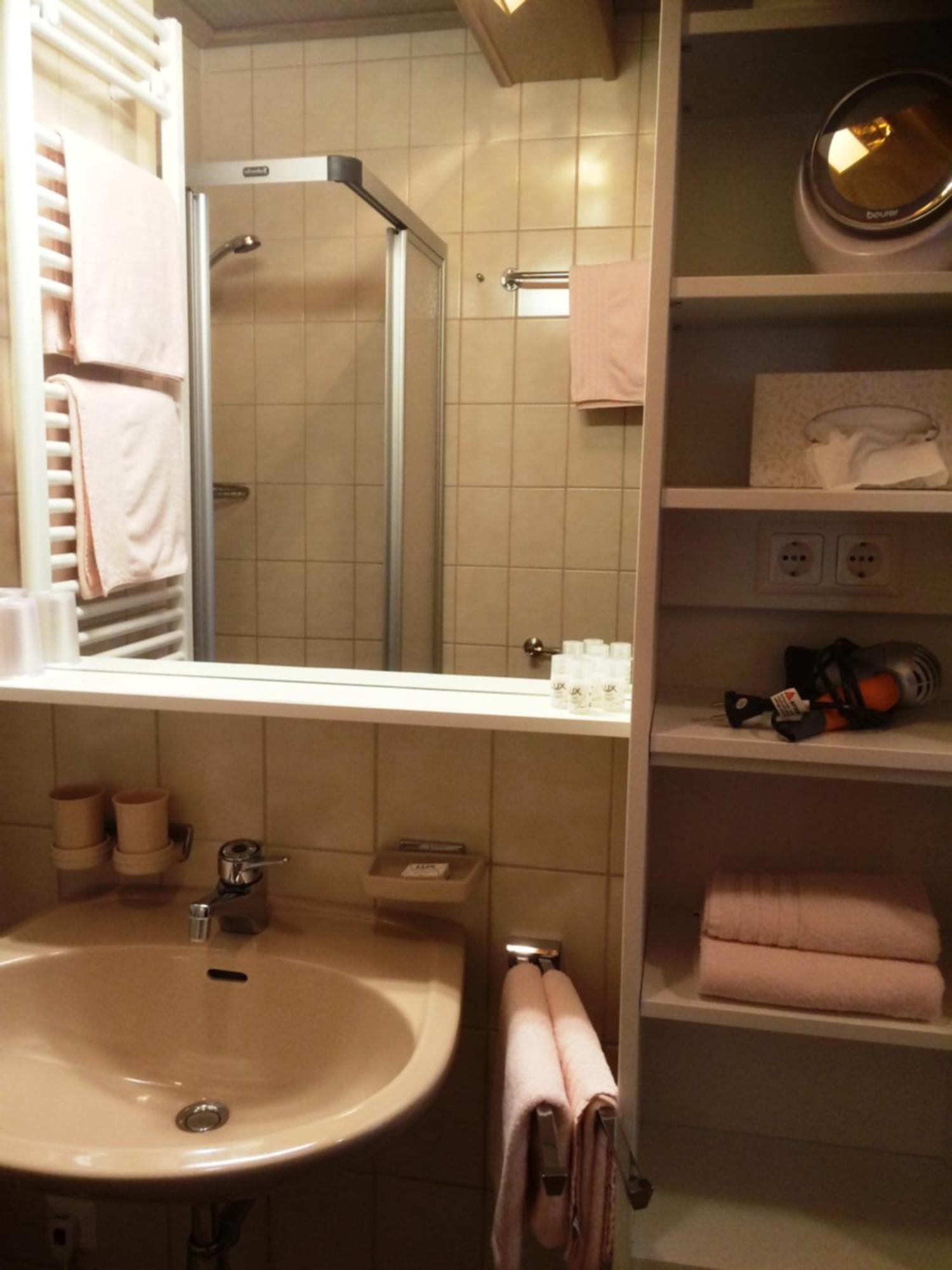 Gasthof zur Gams Donnersbachwald Zimmer foto